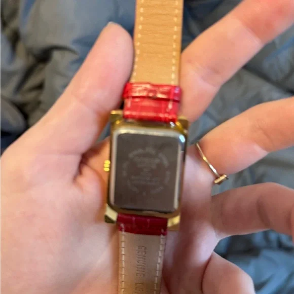 Vintage Gold and Red Women's Watch - Picture 4 of 4